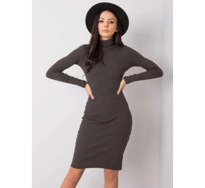 Priliehavé rebrované šaty v tmavej khaki farbe s rolákom Rue Paris (5133) Priliehavé rebrované šaty v tmavej khaki farbe s rolákom Rue Paris (5133)