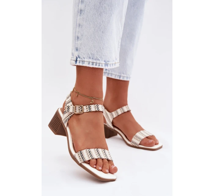 Sandále na podpätku model 225111 Vykročte štýlovo