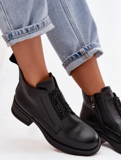 Dámske kožené členkové topánky na podpätku so zdobením D&A - čierne
