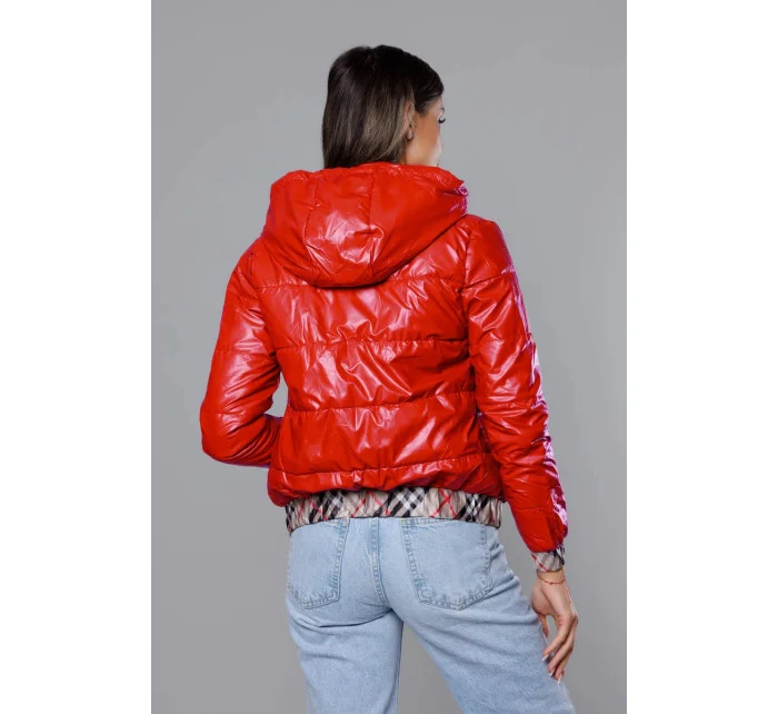 Krátka červená dámska bunda s ozdobným lemovaním (B8030-4)