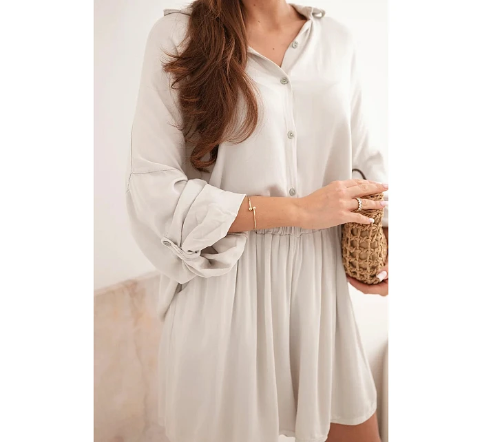 Dámske viskózové tričko s gombíkmi a voľnými šortkami béžovej farby