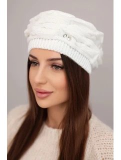 Dámská zimní čepice s ozdobným pletením a krystaly model 21878095 bílá - K-Fashion