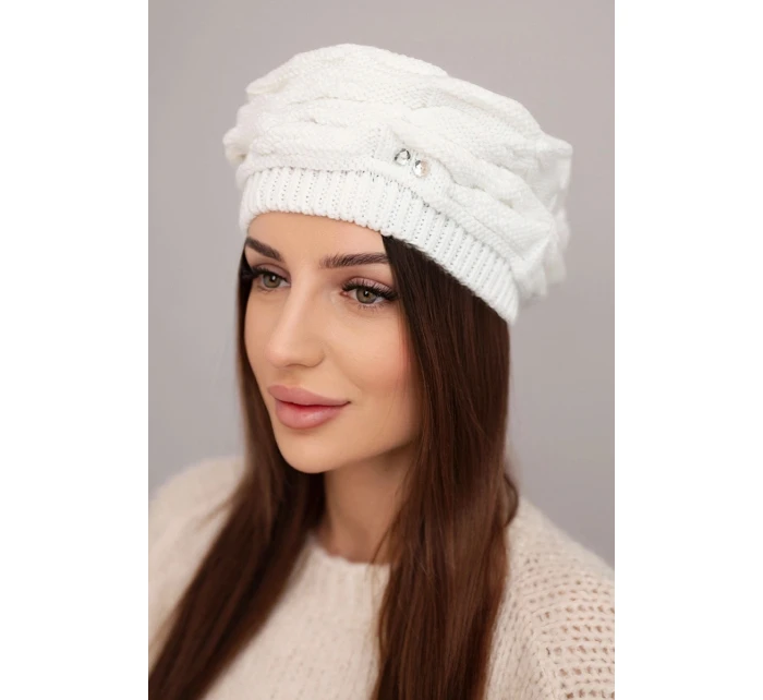 Dámská zimní čepice s ozdobným pletením a krystaly model 21878095 bílá - K-Fashion