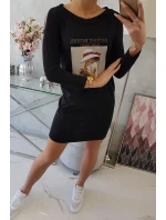 Šaty s potlačou koša čiernej