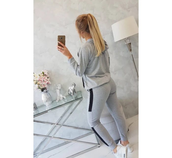Šedá pruhovaná športová súprava