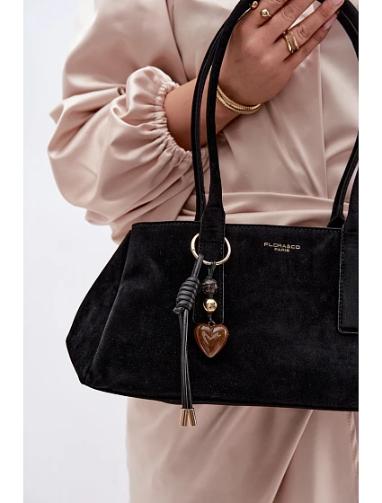 Eko semišová kabelka s přívěskem Černá model 22111620 - Flora&Co Eko semišová kabelka s přívěskem Černá model 22111620 - Flora&Co