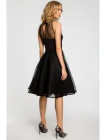 M148 Večerné šaty ku kolenám so sieťovaným sedlom - čierne M148 Večerné šaty ku kolenám so sieťovaným sedlom - čierne