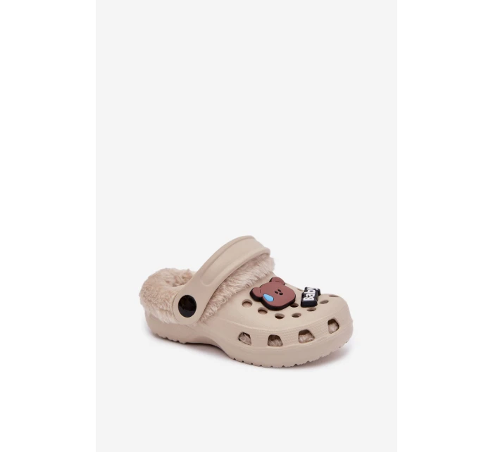 Pěnové dětské pantofle s kožíškem a přezkami Khaki model 21793985 - Boto Pěnové dětské pantofle s kožíškem a přezkami Khaki model 21793985 - Boto