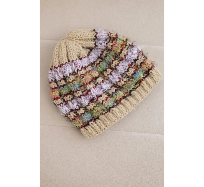 Dámska zimná čiapka s farebným vláknom a elastickou šnúrkou K352 beige