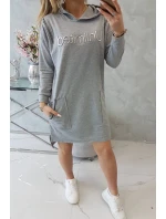 Neobmedzené šedé šaty
