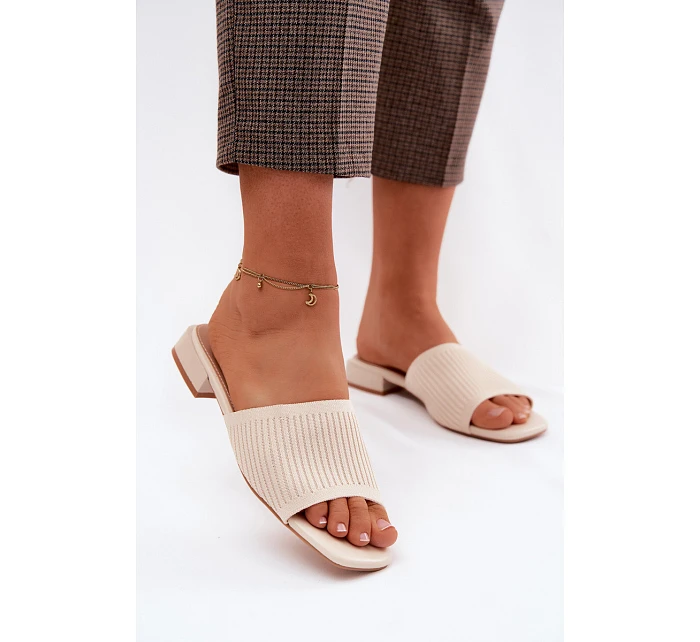 Materiálové dámské pantofle na nízkém podpatku Světle béžové model 22122680 - Boto