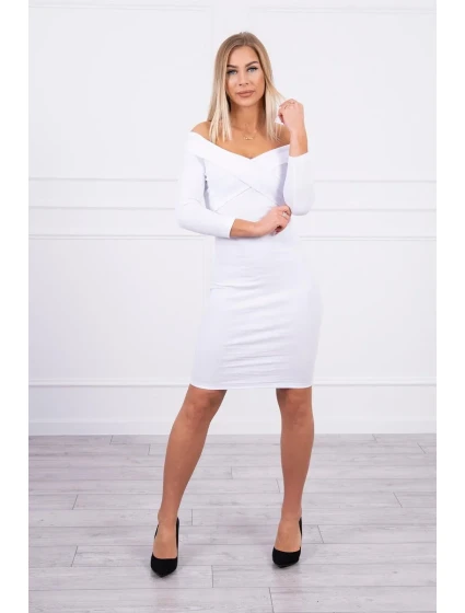 Priliehavé šaty s výstrihom do V v bielej farbe
