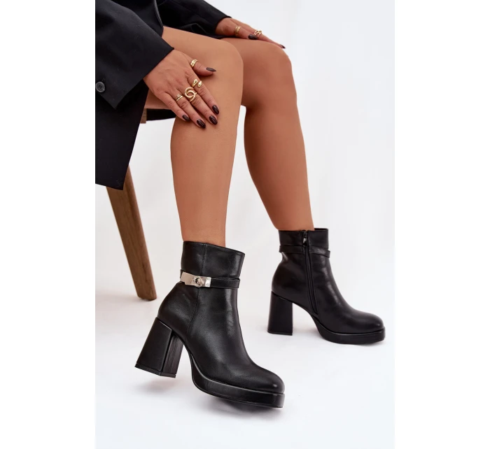 Zateplené dámské kotníkové boty na podpatku s ozdobnou páskou černé Giordina Zateplené dámské kotníkové boty na podpatku s ozdobnou páskou černé Giordina