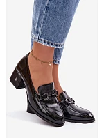 Kožené lakované dámské lodičky na podpatku model 22101229 Černé - VINCEZA Kožené lakované dámské lodičky na podpatku model 22101229 Černé - VINCEZA