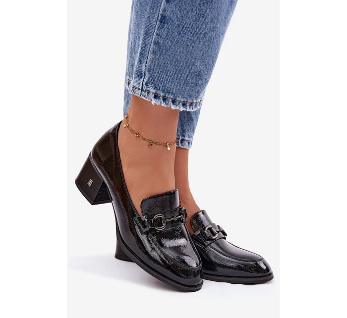 Kožené lakované dámské lodičky na podpatku model 22101229 Černé - VINCEZA Kožené lakované dámské lodičky na podpatku model 22101229 Černé - VINCEZA