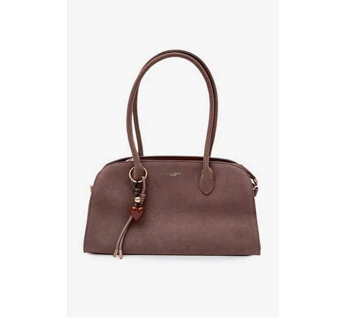Kabelka s přívěskem a sponami eko semiš tmavě béžová model 22111664 - Flora&Co