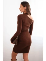 Dámské šaty z pleteniny s dlouhým rukávem a asymetrickým výstřihem hnědé