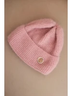 Dámska zimná čiapka kožušinová s ozdobným gombíkom púdrovo ružová Dámska zimná čiapka kožušinová s ozdobným gombíkom púdrovo ružová