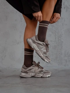 Dámske ponožky s dvoma tenkými prúžkami - hnedé