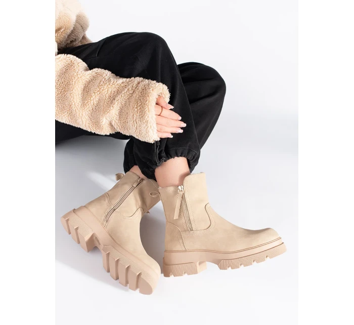 Jedinečné hnědé kotníčkové boty dámské na plochém podpatku Jedinečné hnědé kotníčkové boty dámské na plochém podpatku