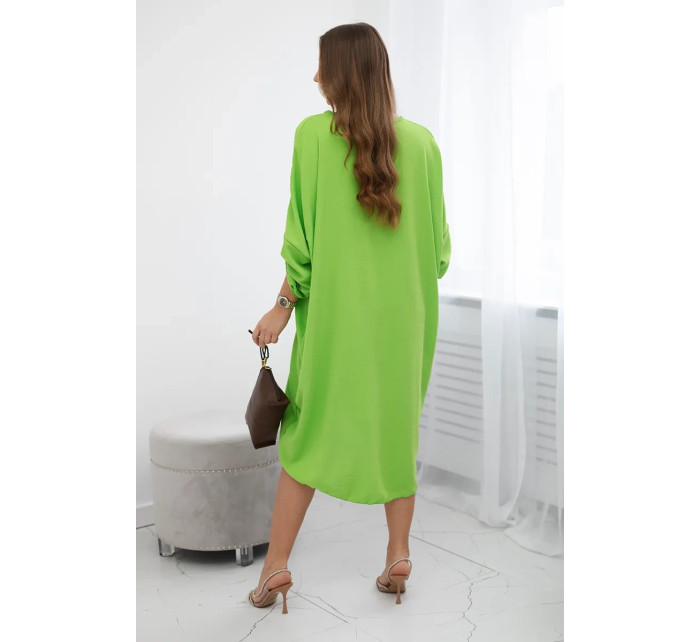Nadrozmerné šaty s véčkovým výstrihom jasne zelené