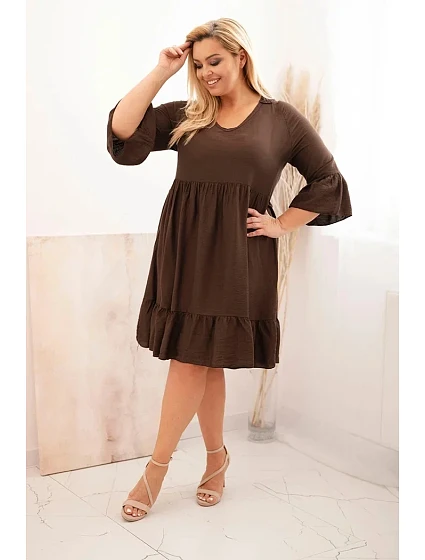 Dámské viskózové šaty Plus Size s model 22128541 ozdobou hnědá - K-Fashion