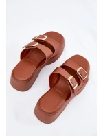 Dámské Pantofle Na Klínku A Platformě S Přezkami Camel model 21697281 - Boto Dámské Pantofle Na Klínku A Platformě S Přezkami Camel model 21697281 - Boto