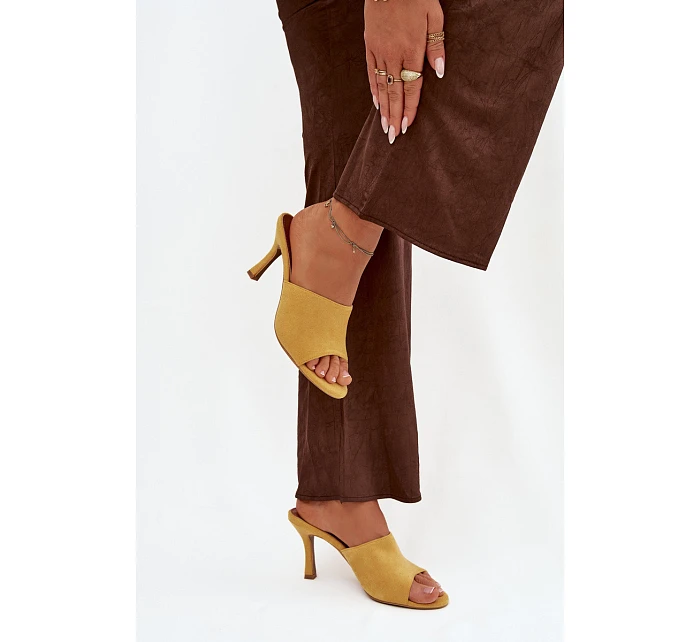 Dámské pantofle na z eko semiše žluté model 21918740 - Boto