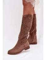 Dámské perforované kozačky na plochém podpatku model 21998034 Hnědé - S.Barski Dámské perforované kozačky na plochém podpatku model 21998034 Hnědé - S.Barski