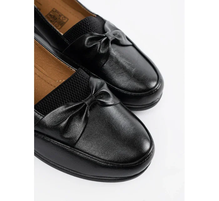 Jedinečné dámske čierne topánky na klinoch Jedinečné dámske čierne topánky na klinoch