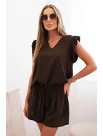 Dámska súprava z viskózy, blúzka s volánmi a krátke šortky hnedej farby Dámska súprava z viskózy, blúzka s volánmi a krátke šortky hnedej farby