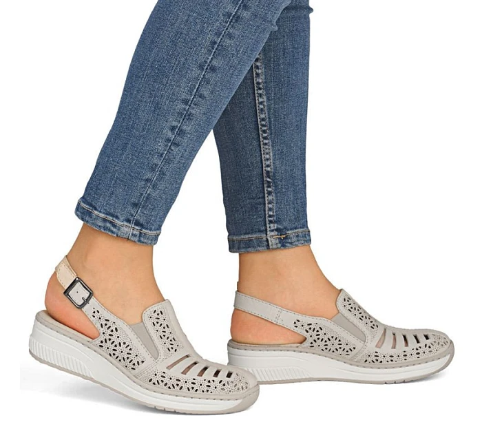 Dámské béžové kožené sandály na platformě model 22060734 - Rieker Dámské béžové kožené sandály na platformě model 22060734 - Rieker