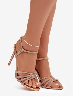 Sandále na podpätku model 222733 Vykročte štýlovo