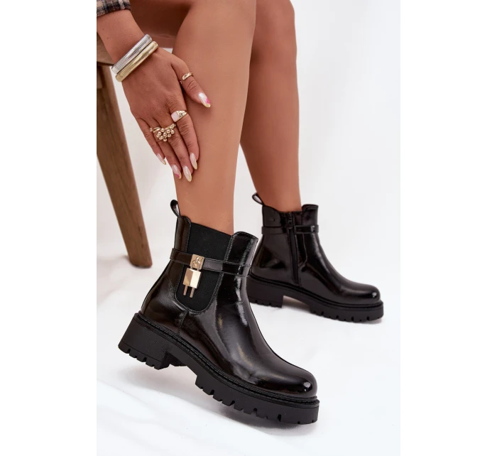Lakované kotníkové boty s se zlatým detailem černé model 21707431 - Boto