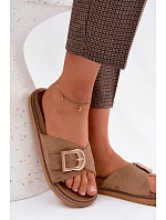 Dámské pantofle s zlatým sponou tmavě béžové model 22125586 - Boto