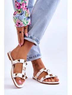 Dámské pantofle s velkými cvočky Bíle model 21618017 - Boto