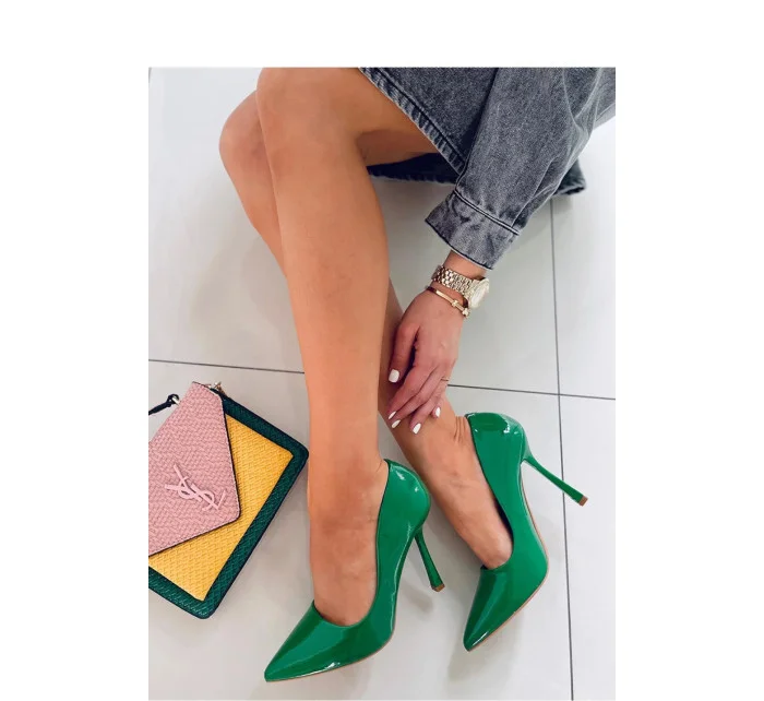 Dámské lodičky na jehlovém podpatku model 19639330 Tmavě zelená - SEASTAR Dámské lodičky na jehlovém podpatku model 19639330 Tmavě zelená - SEASTAR