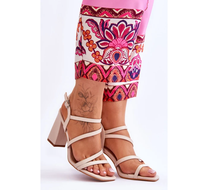 kožené sandály na podpatku Béžove model 21619797 - Boto