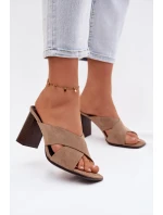 Dámské sandály na podpatku tmavě béžové model 21951355 - Boto