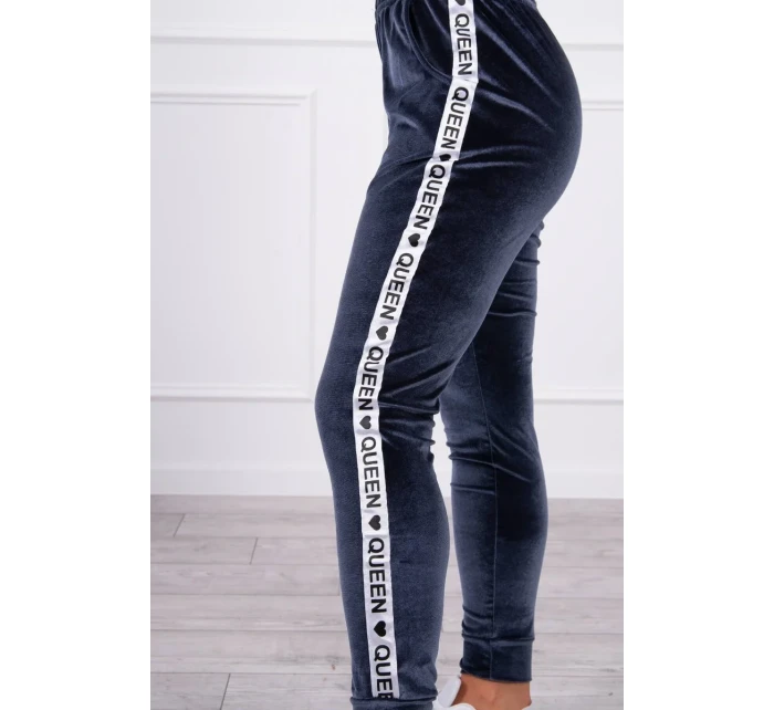 Velúrová súprava s nápisom Queen graphite