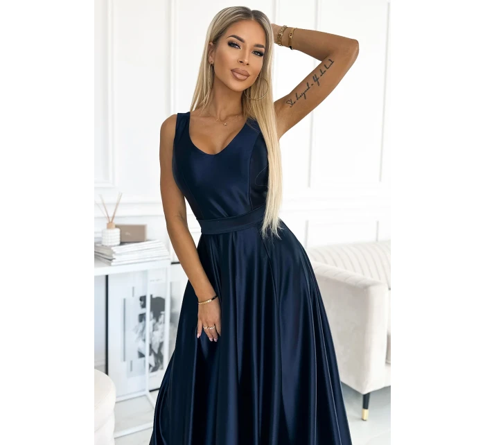 Tmavě modré dlouhé dámské saténové šaty s výstřihem a mašlí model 18976355 - numoco