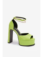 Lakované dámské sandály na podpatku a platformě Zelené model 21951663 - Boto