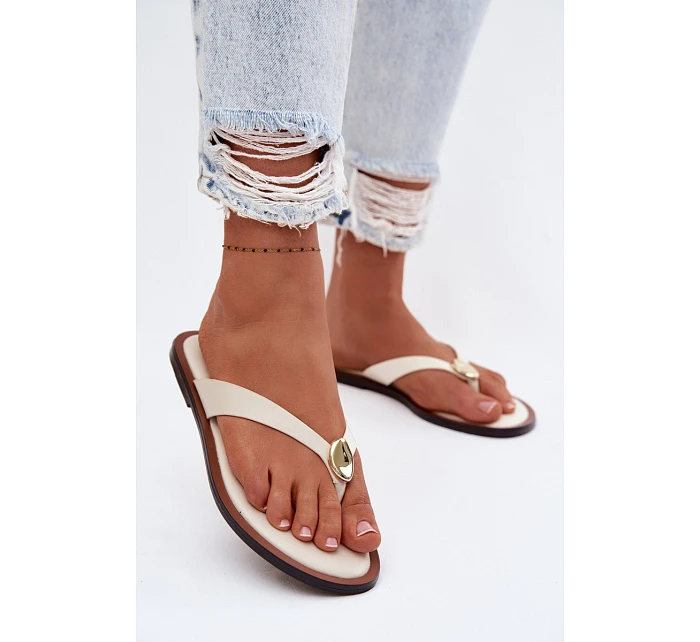 Dámské ploché žabky se zlatým detailem Světle béžové model 22102935 - EVENTO Dámské ploché žabky se zlatým detailem Světle béžové model 22102935 - EVENTO