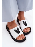 Kožené dámské pantofle s písmenem V na platformě Vinceza 66950 bílé