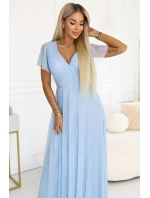 dlouhé třpytivé šaty s výstřihem a krátkými rukávy modré model 22017314 - numoco basic
