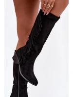 Dámské kozačky na podpatku s třásněmi zateplené černé model 21788097 - Boto Dámské kozačky na podpatku s třásněmi zateplené černé model 21788097 - Boto