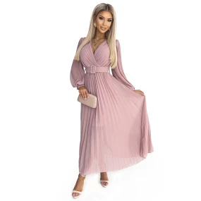 KLARA Plisované dámské šaty v pudrově růžové barvě s výstřihem a opaskem model 18330495 - numoco basic KLARA Plisované dámské šaty v pudrově růžové barvě s výstřihem a opaskem model 18330495 - numoco basic