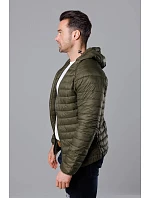 Pánská prošívaná bunda v olivové barvě s kapucí model 18345084 - J.STYLE Pánská prošívaná bunda v olivové barvě s kapucí model 18345084 - J.STYLE
