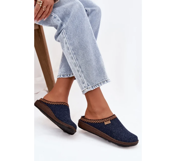 Dámské pantofle s výšivkou model 21725227 tmavě modré - Inblu