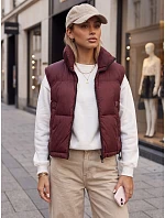 Dámska prešívaná zateplená krátka vesta v bordovej farbe FashionStreet TY5971 Dámska prešívaná zateplená krátka vesta v bordovej farbe FashionStreet TY5971